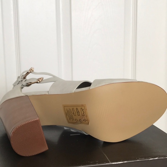 NIB Leila Stone Dove Grey Faux Suede Heels Size 10 - Picture 9 of 10